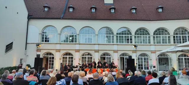 Eine Sommernacht voller Hollywood-Glanz brachte das Big Band Project mit seinem Konzert in den Schlosshof Katzelsdorf. | Foto: Gemeinde Katzelsdorf