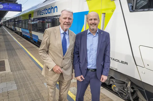 Bürgermeister Klaus Schneeberger mit Westbahn-Geschäftsführer Thomas Posch.
 | Foto: Stadt WRN, Weller