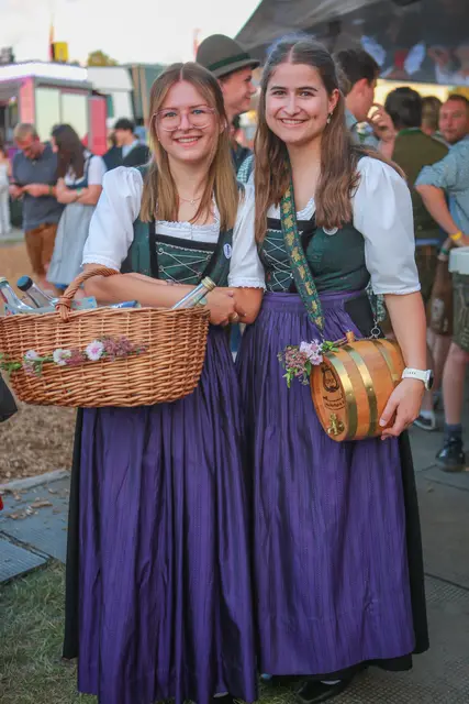 Tamara und Kathrin von der Ortsmusikkapelle Neukirchen an der Enknach. | Foto: Zaim Softic