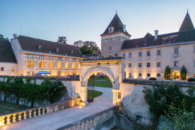Von 15. bis 18. Juli 2026 wird Schloss Walpersdorf erneut zum Treffpunkt internationaler Künstler:innen und junger Talente. | Foto: Foto Höfinger