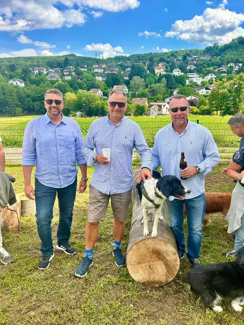 Die Bürgermeister Paul Porteder, Michael Cech und Josef Rothensteiner eröffneten die Gablitzer Hundewiese | Foto: Marktgemeinde Gablitz