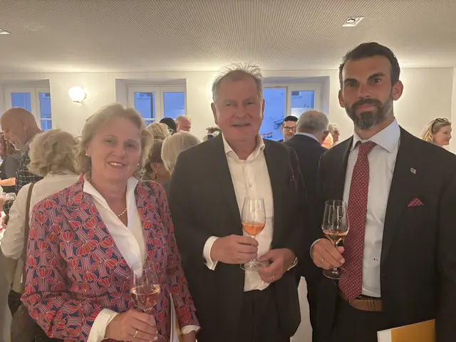 Martina Dinhobl mit Schwager Michael Dinhobl und Alexander Landbauer. | Foto: Schauer