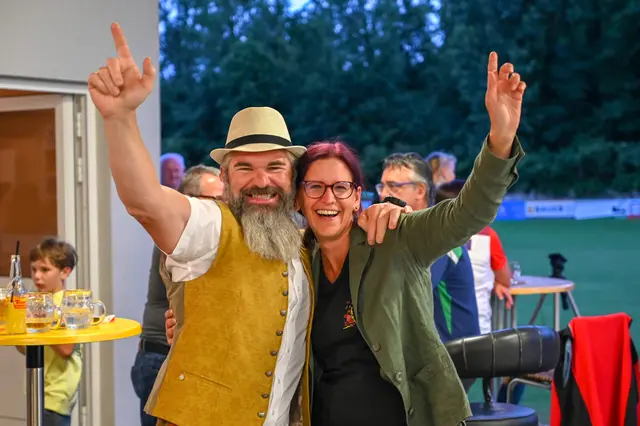 Zu den Gratulanten zählte auch Johannes Weixelbraun von der Brauerei Murau. | Foto: Reinhard Gerstorfer