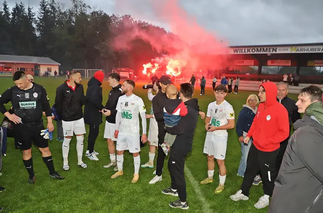 Die Freude über den Klassenerhalt ist bei der Union Gschwandt groß. | Foto: Hörmandinger