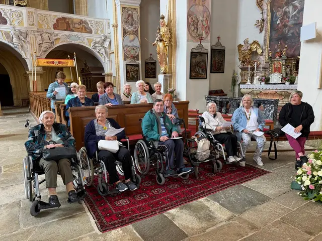 Neben einer gemeinsamen Messe und einem Mittagessen blieb beim Ausflug nach Pöllauberg auch Zeit für Spaziergänge und Gespräche. | Foto: Michaela Scheifler