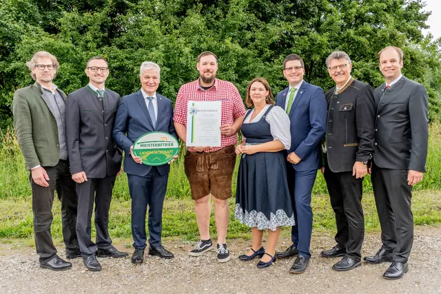 Wolfgang Dobritzhofer, Anton Hölzl, Anton Kasser, Thomas Weber, Martina Schauer, Lorenz Mayr, Andreas Freistetter und Andreas Boigenfürst (v.l.) | Foto: Georg Pomaßl/LK NÖ
