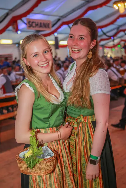Theresa und Lea aus dem bayrischen Saaldorf-Surheim.  | Foto: Zaim Softic