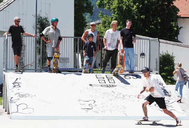 Der Skatepark beim Jugendzentrum Smile ist ein beliebter Treffpunkt für Skateboarder und Scooter. | Foto: Stadtgemeinde Reutte/Robert Pacher