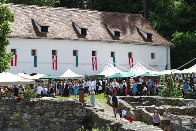 Am Sonntag, 21. Juni findet der 35. Oberlandler Kirchtag auf der Massenburg Leoben statt. | Foto: Oberlandler z'Loibn