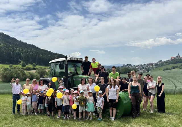 Die Kinder genossen begeistert die Erlebnisse am Schlugut der LFS Althofen in Weindorf.