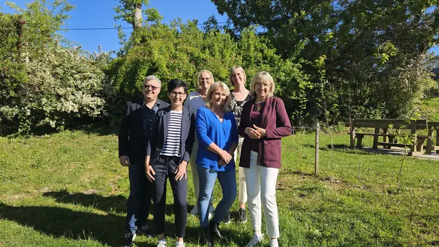Stellvertreterinnen und Stellvertreter des AMS, der Caritasschule sowie des zam Oststeiermark.  | Foto: zam Oststeiermark