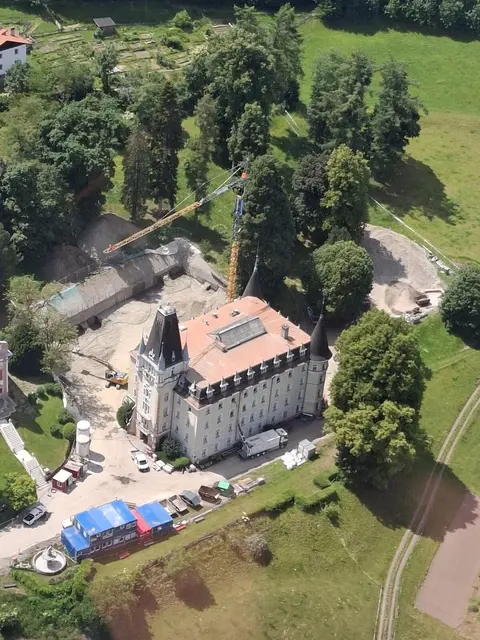 Historisches Gebäude mit neuer Aufgabe: Das Schloss Mentlberg wird bis 2027 zu einem modernen Katastrophenschutzzentrum umgebaut. | Foto: Land TIrol