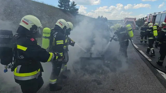Gemeinsamer, erfolgreicher Löscheinsatz. | Foto: FF WRN