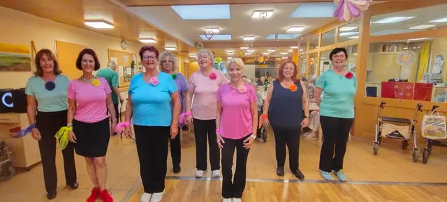 Mit schwungvollen Tänzen und viel Herz sorgte die Linedance-Gruppe "fit &amp; froh" für beste Stimmung in der Villa Martini in Mattersburg.  | Foto: Verein fit & froh