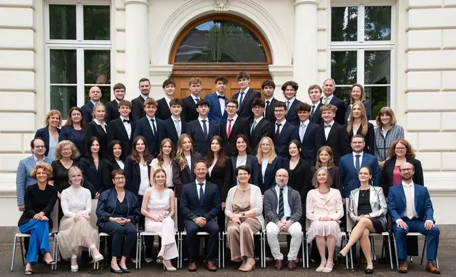 Die heurigen Maturantinnen und Maturanten der 8a-Klasse des BG/BRG Freistadt. | Foto: Gabriele Lackner-Strauss