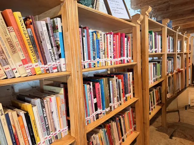 Ein besonderes Highlight des Nachmittags war die Besichtigung ihrer Kochbuch-Bibliothek. | Foto: Schultes