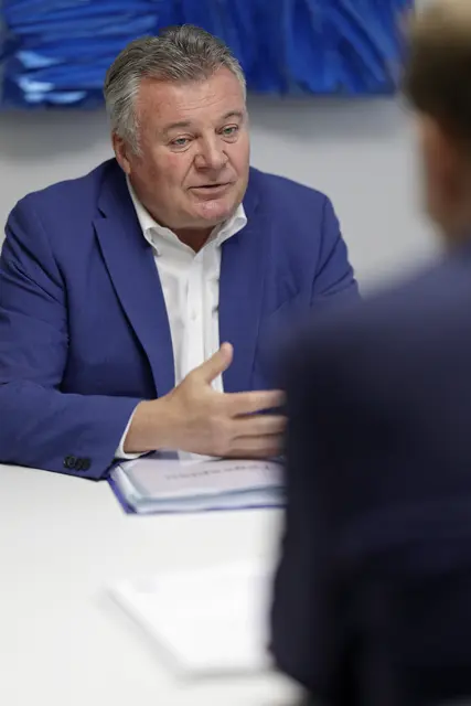 Verkehrslandesrat Günther Steinkellner über die Ostumfahrung: "Was soll es für eine Alternative geben, wenn es im Jahr 2032 eine durchgängige Autobahn von der Ostsee bis zur Adria gibt, die bei uns mitten durch Linz führt mit einem Bindermichltunnel, der nicht mehr erweiterbar ist." | Foto: Land OÖ/Daniel Kauder