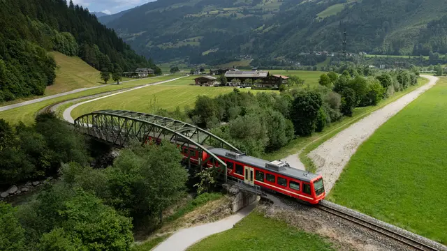  Die rund 32 Kilometer lange Strecke mit 10 Bahnhöfen, 8 Haltestellen, 82 Weichen und 16 Fahrzeugen wird in Zukunft durch das funk- und satellitengestützte Zugleitsystem überwacht und gesteuert.  | Foto: Siemens