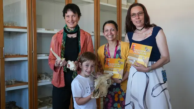 Das Buch ist ab sofort im Museums-Shop erhältlich. | Foto: Andreas Pölzl/MeinBezirk