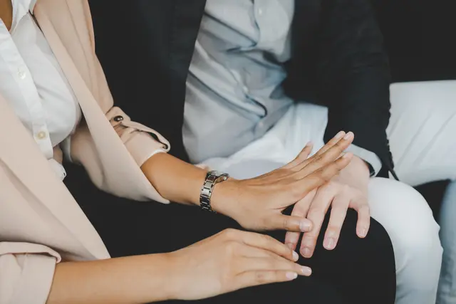 Ein Mitarbeiter des Landes Kärnten soll einen Lehrling sexuell belästigt haben. (Symbolfoto) | Foto: stock.adobe.com/at/KMPZZZ