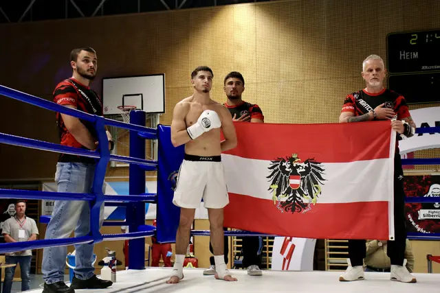 WKF-Weltmeister Izahir Maliki (Mitte) mit Silberrücken-Trainer Andreas Helml (r.) | Foto: Silberrücken