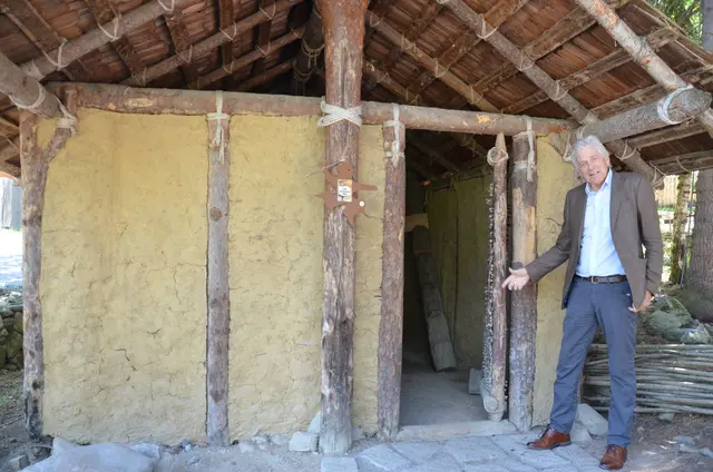 Walter Leitner zeigt, wie man nach erforschten Erkenntnissen vor 5000 Jahren gelebt hat. 