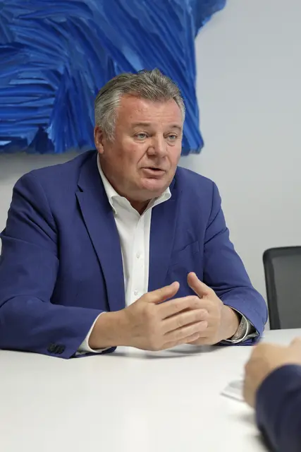 Verkehrslandesrat Günther Steinkellner: " Ich brenne für den Verkehr. Der Spatenstich der Regio-Stadtbahn, die mir so am Herzen liegt, wäre ein Zieldatum – so lange möchte ich noch im Amt bleiben." 
 | Foto: Land OÖ/Daniel Kauder