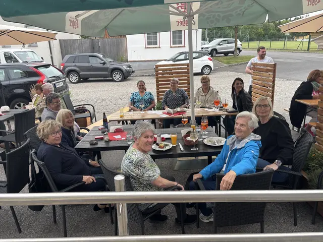 Javiera Cubillos-Mikats, Judith Zollner, Franziska Auer, Eva Fürst, Doris Dittrich, Eleonora Steiger, Melitta Kremsner, Walpurga Wallner, Regina Krogger und Michael Gruska. | Foto: Gemeinde Hirm