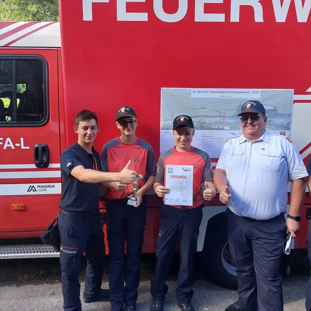 Der Nachwuchs der FF Pyrawang, Jonas Süß (2. v. l.) und Daniel Dullinger (2. v. r.) holte sich den 3. Platz. | Foto: FF Pyrawang