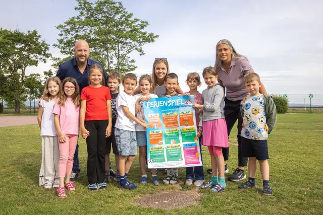  GGR David Diab, GGR Katja Lang und Vizebürgermeisterin Sabina Doria mit Sophie, Laura, Tina, Josef, Joel, Hannah, Jonas, Emma, Viktoria, Noah | Foto: Gemeinde Lanzenkirchen