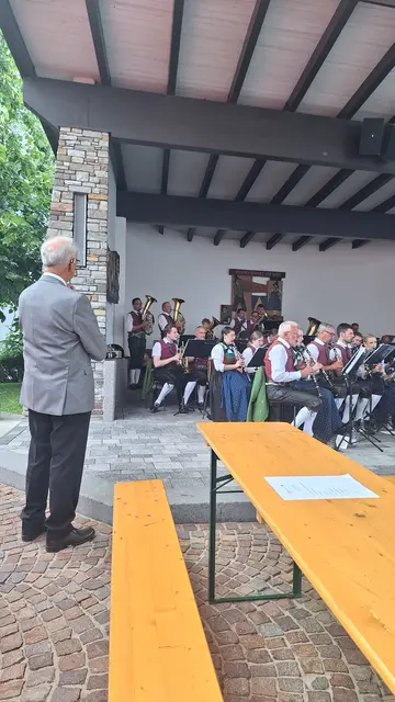 Der Bildbeweis: Der Luis wird weiterhin dort sein, wo die Axamer Musikkapelle ist. | Foto: Hassl