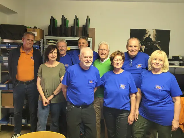 Der wiedergewählte Obmann Albert Kufner (Mitte) mit seinem Team. Von links: Hubert Staltner, Regina Kirchmayr, Martin Wessely, Ewald Setzer, Obmann Albert Kufner, Karl Söllinger, Edith Tischlinger, Karl Gruber, Christine Katouly