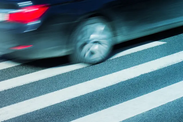 In Feldbach wurde eine 18-jährige Fußgängerin auf dem Schutzweg von einem Auto erfasst. | Foto: panthermedia/macondos
