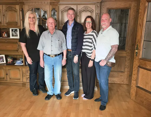 Hilde Juricka, Norbert Ring, Robert Feldmann, Andrea Ring (Schwiegertochter), Norbert Ring (Sohn) (v.l.). | Foto: Stadtgemeinde Drosendorf-Zissersdorf