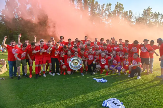 Mit einer starken Saisonleistung und einem eindrucksvollen Schlusspunkt sicherte sich der SV Manhartsberg den Meistertitel.  | Foto: Reinhard Gerstorfer