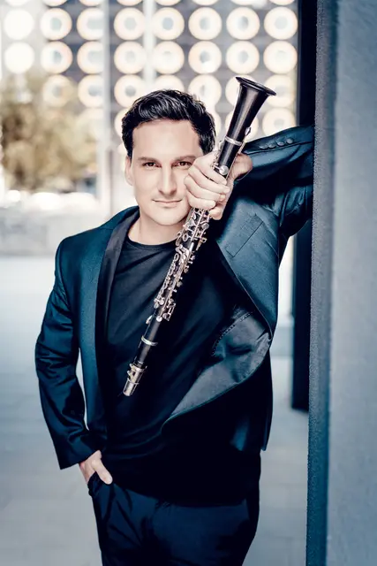Seit 2006 ist Daniel Ottensamer als Soloklarinettist der Wiener Philharmoniker tätig. Außerdem konzertiert er als Solist und Kammermusiker. | Foto: Andrej Grilc