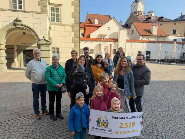 Die Initiative "Eltern stehen auf – für Wahlfreiheit in der Kinderbetreuung" fordern Wahlfreiheit in der Elementarpädagogik. | Foto: Privat