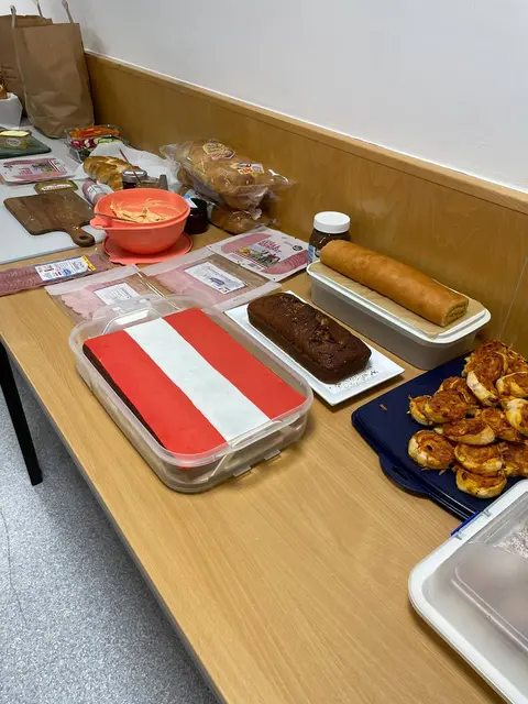 Auch einen Themenkuchen gab es. | Foto: HAK Frauenkirchen