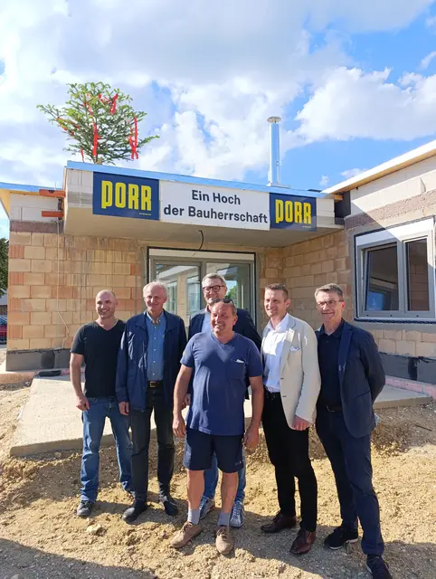 Auf der revitalisierten Industriefläche entstehen vier Bungalows und neuen Reihenhäuser.  | Foto: OSG