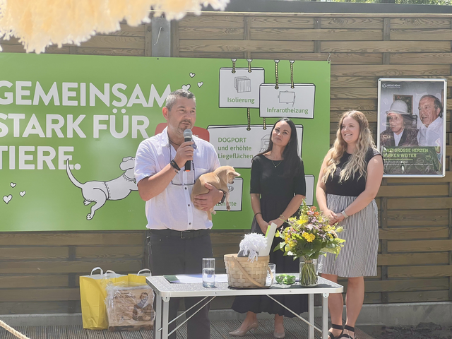 Obmann Charly Forstner bedankt sich bei gesamten Team, die Unterstützer und Weggefährten für die tolle Zusammenarbeit.  | Foto: MeinBezirk/Nina Hörack