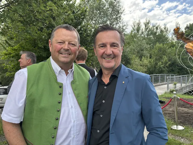 Wolfgang Hettegger, Vorstand der Snow Space Salzburg Bergbahnen AG (links) mit Sportlandesrat Martin Zauner.
 | Foto: Emanuel Hasenauer
