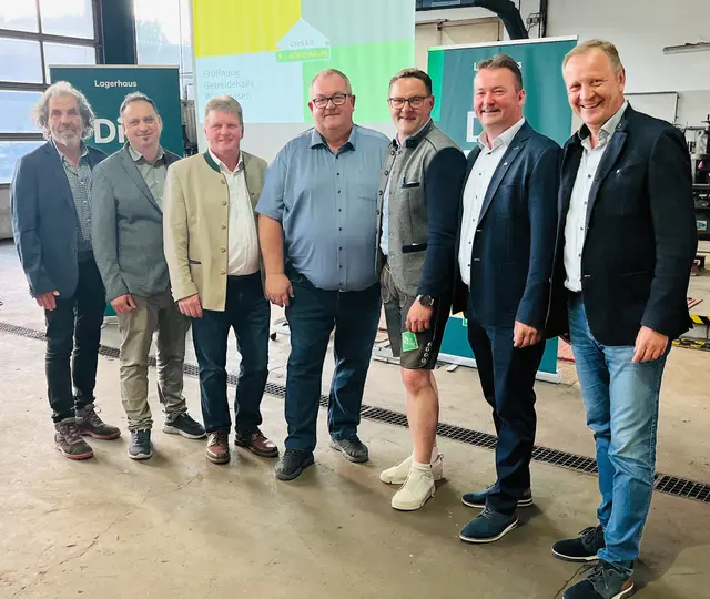 Projektleiter Franz Frank, Geschäftsführer Wolfgang Häusler, Obmann Erich Fuchs, Filialleiter Ewald Edelmaier (alle Lagerhaus), Bürgermeister Christian Seper (Marktgemeinde Waldhausen), Spartenleiter Thomas Weissinger, Geschäftsführer Wolfgang Gwiß (beide Lagerhaus). | Foto: Lagerhaus Zwettl