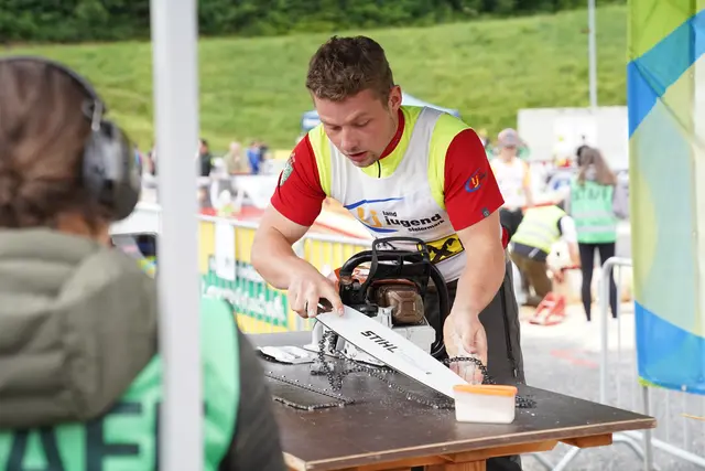 Basis für den Einzug ins Finale war auch eine schnelle Zeit beim Kettenwechseln vom Sieger Maximilian Eberdorfer (LJ Bezirk JU). | Foto: Landjugend Steiermark