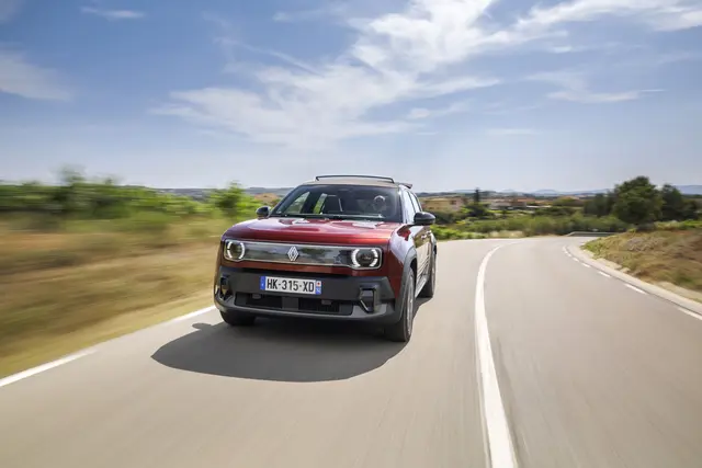 Der Renault 4 E-Tech Electric „plein sud" ist als Iconic comfort range ab 38.360 Euro Listenpreis erhältlich. | Foto: Renault