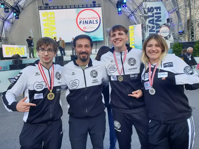 v.l.n.r.: Lukas Chiari, Mojtaba Abedini, Alexander Lazar und Frida Corn freuen sich über den Sieg.  | Foto: ÖSTM