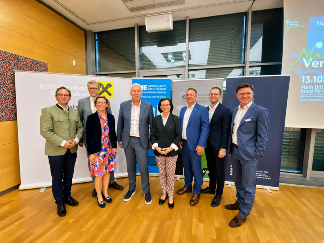 Abgeordneter zum Nationalrat Andreas Minnich (Obmann der Wirtschaftskammer Korneuburg-Stockerau) Dr. Werner Borns (LAWPARTNERS rechtsanwälte, Korneuburg, Gänserndorf), Mag. Anna Schrittwieser (Bezirksstellenleiterin Wirtschaftskammer Korneuburg-Stockerau), KommR Dir. Mag. Andreas Korda (Geschäftsleiter Raiffeisenbank Korneuburg), Mag. Michaela Benkitsch, MSc (GO AI Smart+), Dir. Mag. (FH) Christoph Hackel (Geschäftsleiter Raiffeisenbank Korneuburg), DI Dr. Marcus Presich (Raiffeisenlandesbank NÖ-Wien), Mag. Johann Lehner (DIE Wirtschaftstreuhänder, Stockerau, Wien). | Foto: Weinviertel Business Forum