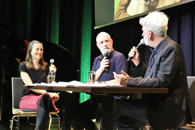 Philippine Duchateau, Christoph Grissemann und Dirk Stermann im Sketch "Eheberatung" | Foto: Edith Ertl