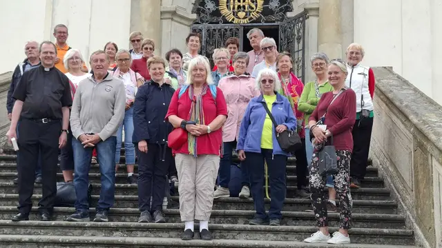 Hubert Geissberger, Pfarrer Dr. Josef Seeanner, Albert Kolm, Dana Stöger, Anton Huber, Eva-Maria Mallaschofsky, Margarete Huber, Friedrich Kerndler, Manuela Kerndler, Ernestine Geissberger, Elfriede Strauss, Edeltraud Saferding, Helene Kleebinder, Maria Geissberger, Brigitte Reisinger, Anneliese Holzinger, Franz Hirschböck, Marianne Brantner, Lucia Niesner, Eva Pasching, Maria Lukestik, Reiseleiterin Marina, Wilfriede Hießberger | Foto: Pfarre Wölbling