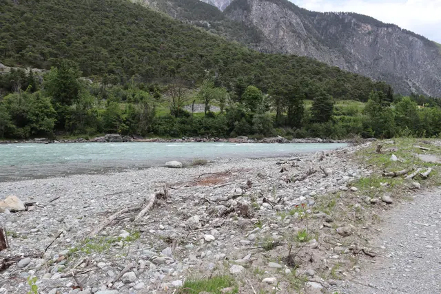 Im Projekt wurden neue Wasserflächen und strukturreiche Uferzonen geschaffen, der Flussraum um 8.200 Quadratmeter erweitert und dafür insgesamt 25.000 Kubikmeter Erdmaterial abgetragen. | Foto: Elisabeth Zangerl