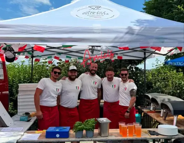 Fünf Mitglieder der Amici della Pizza